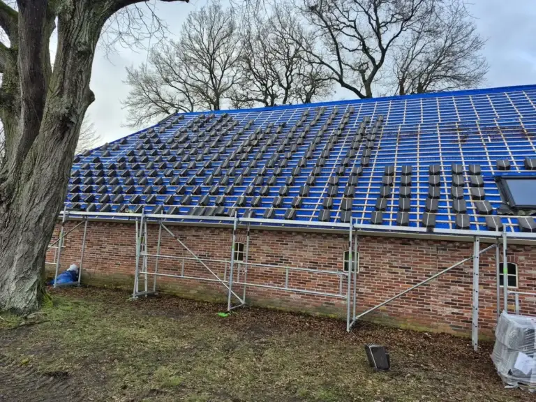 Boerderijdak met nieuwe folie en panlatten