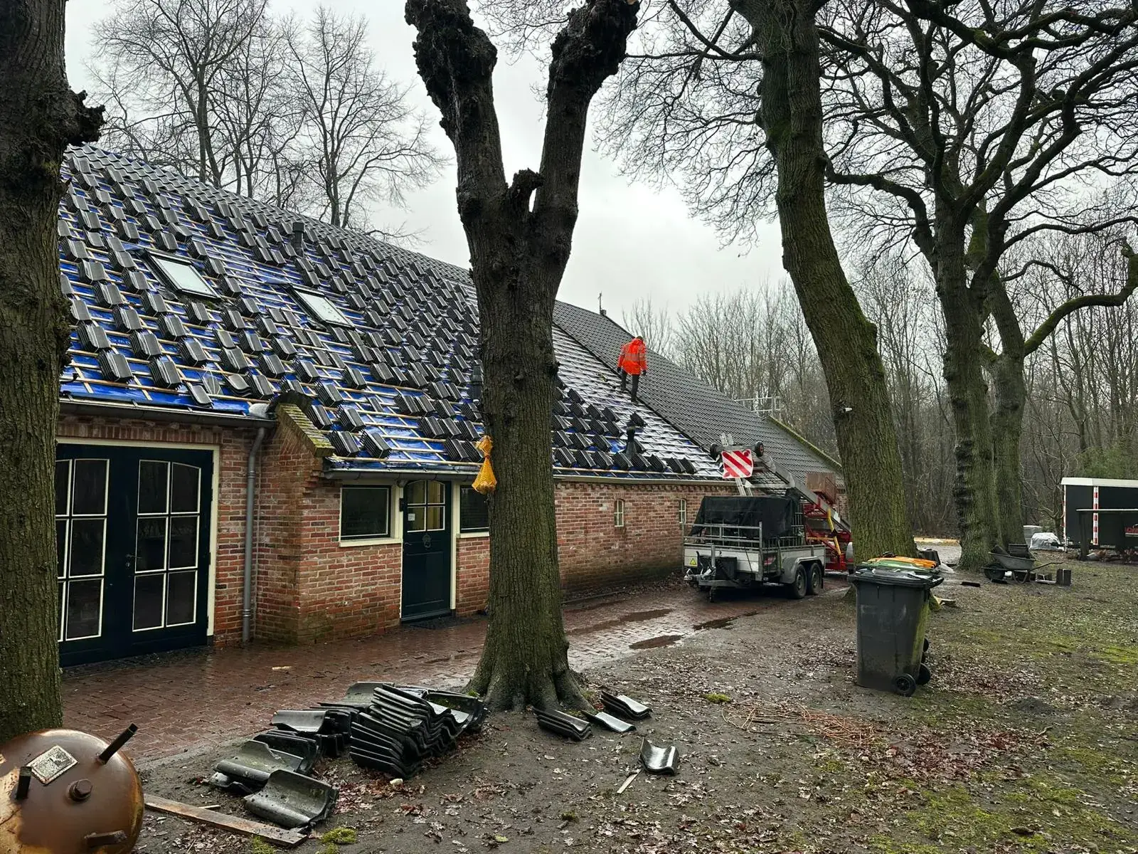 Renovatie van het dak van een boerderij