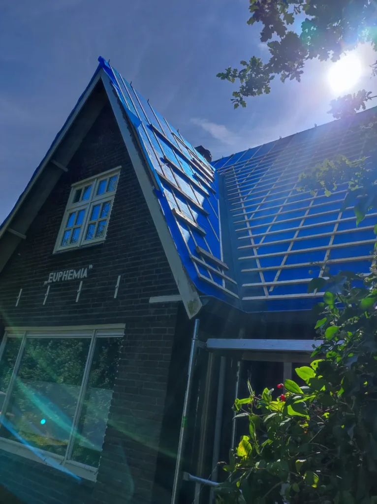 Topgevel met nieuwe dakfolie en panlatten