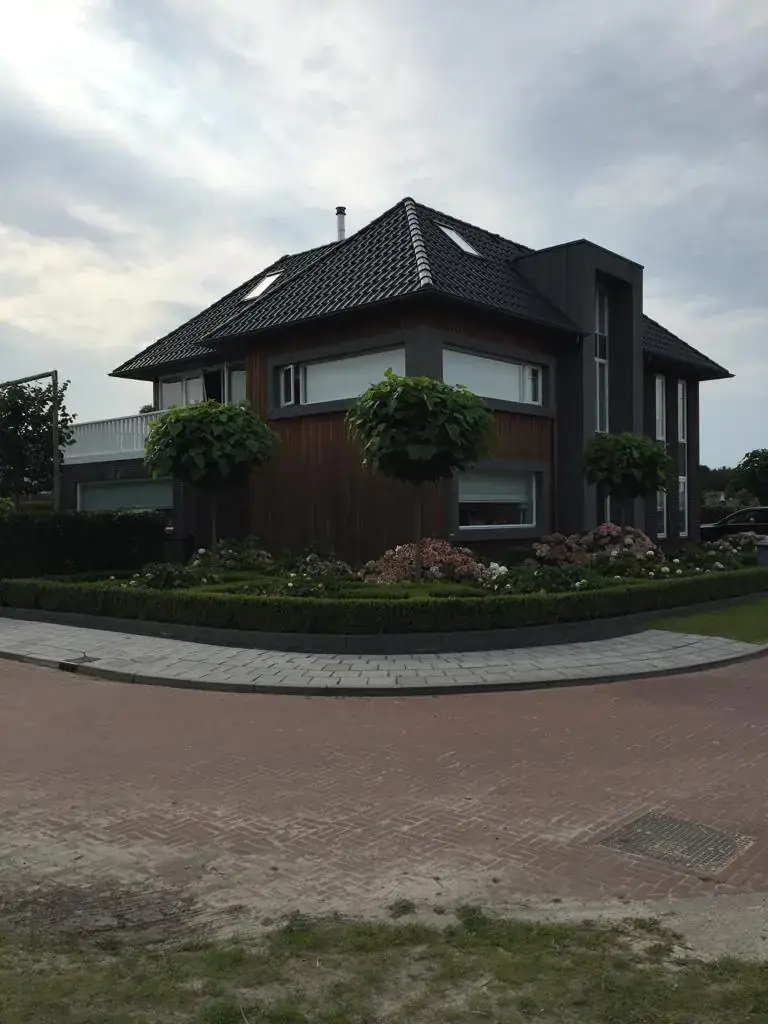 Vrijstaande woning met nieuw pannendak