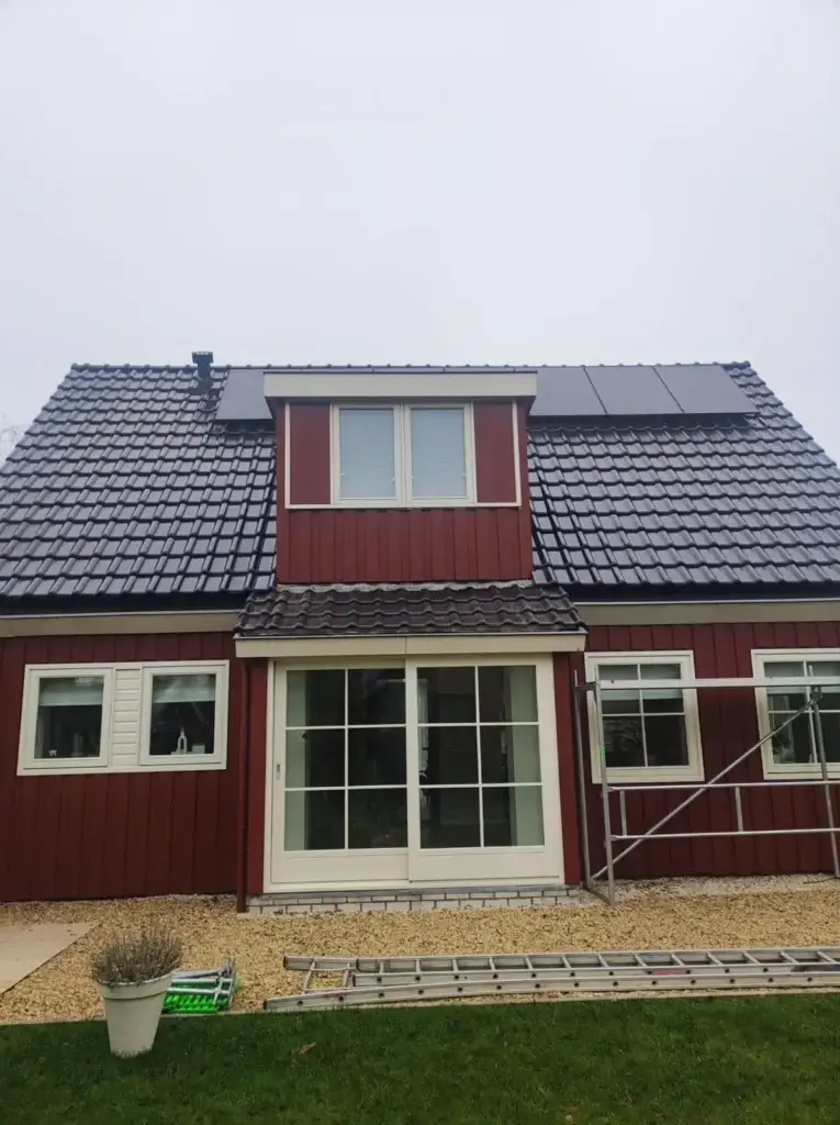Woning met een vernieuwd pannendak en dakkapel